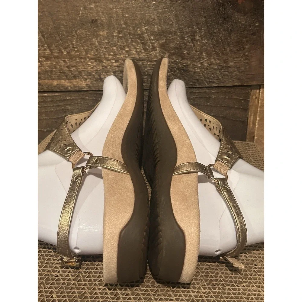 Vionic Kirra II Gold Leather T-Strap Backstrap‎ Toe Post Comfort Sandal 9.5 EUC